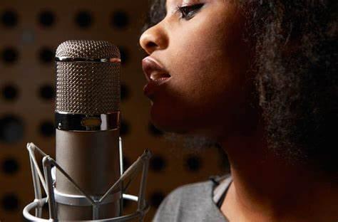 9 Tips on Finding a Vocal Coach To Boost Your Nashville Singing Career